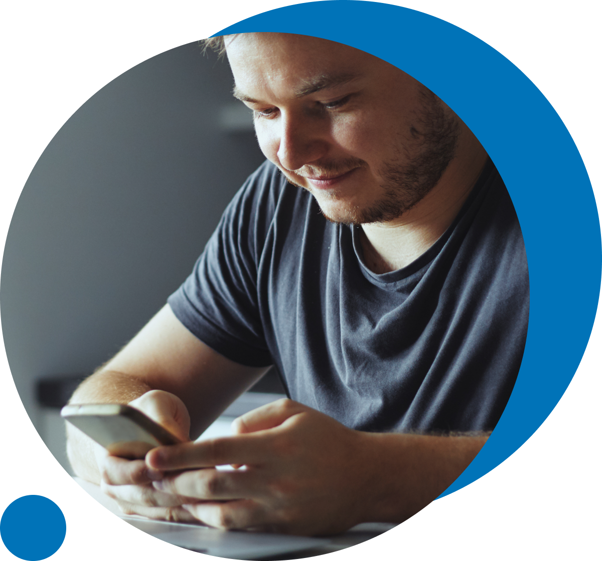 Young-male-patient-contacting-a-dietetics-service-on-his-phone